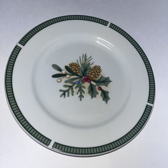 Fairfield Fine China Wintergreen 8" Salad Plate Holly Berries & Pine Cones Set 2 - Picture 2 of 4